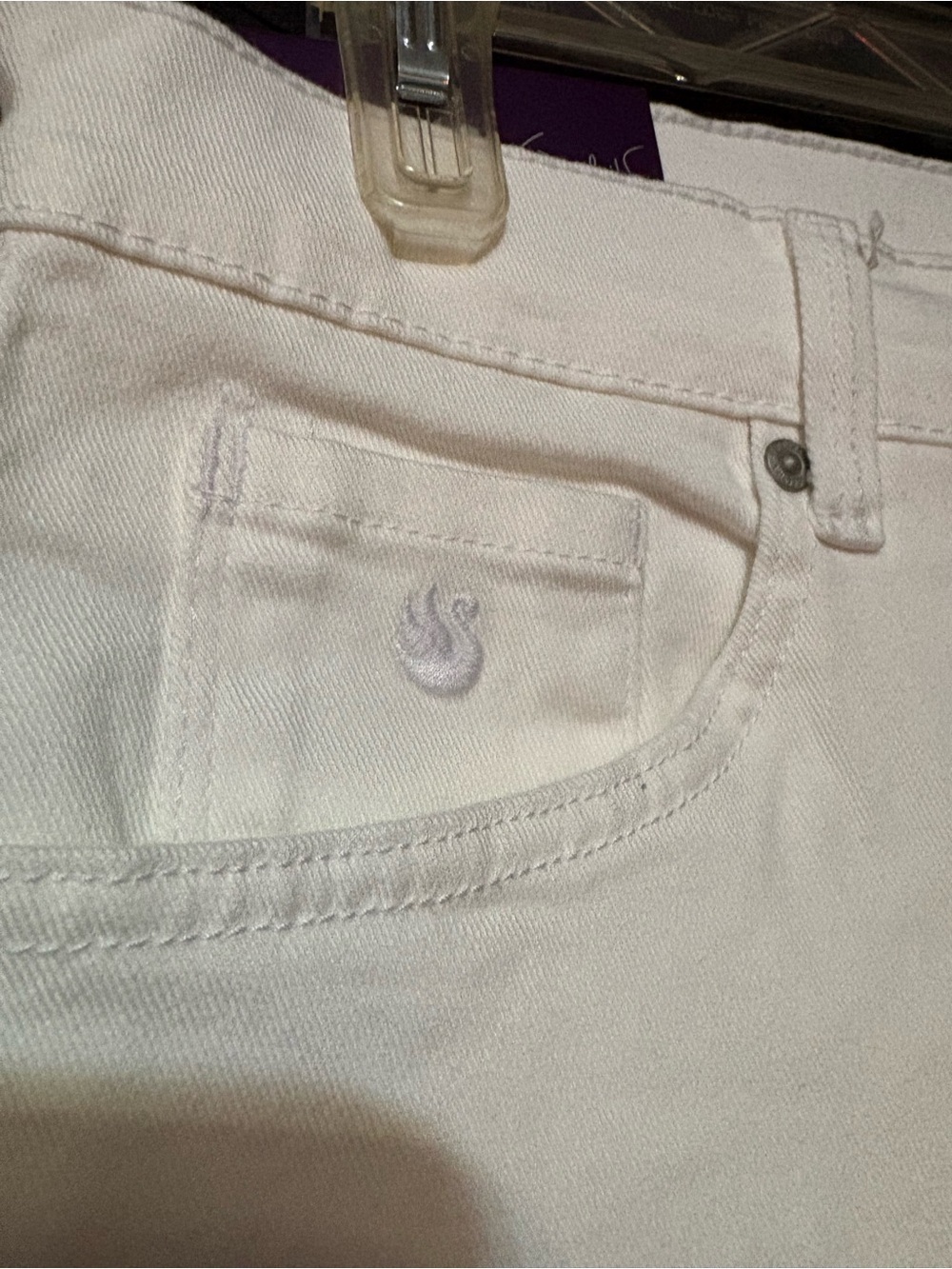 Gloria Vanderbilt White Bermuda Shorts #2010 - Picture 2 of 7